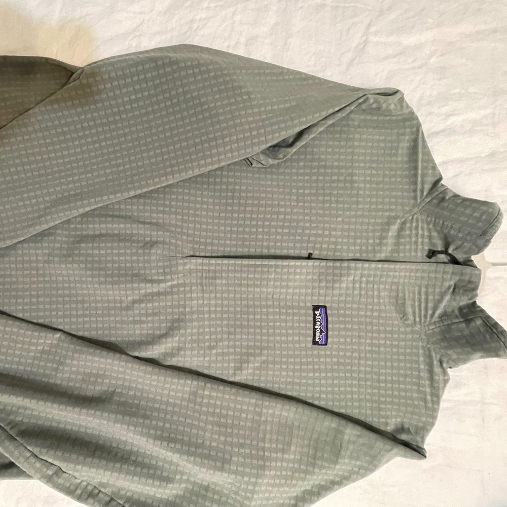 Mens Patagonia R1 - Medium - quarter zip